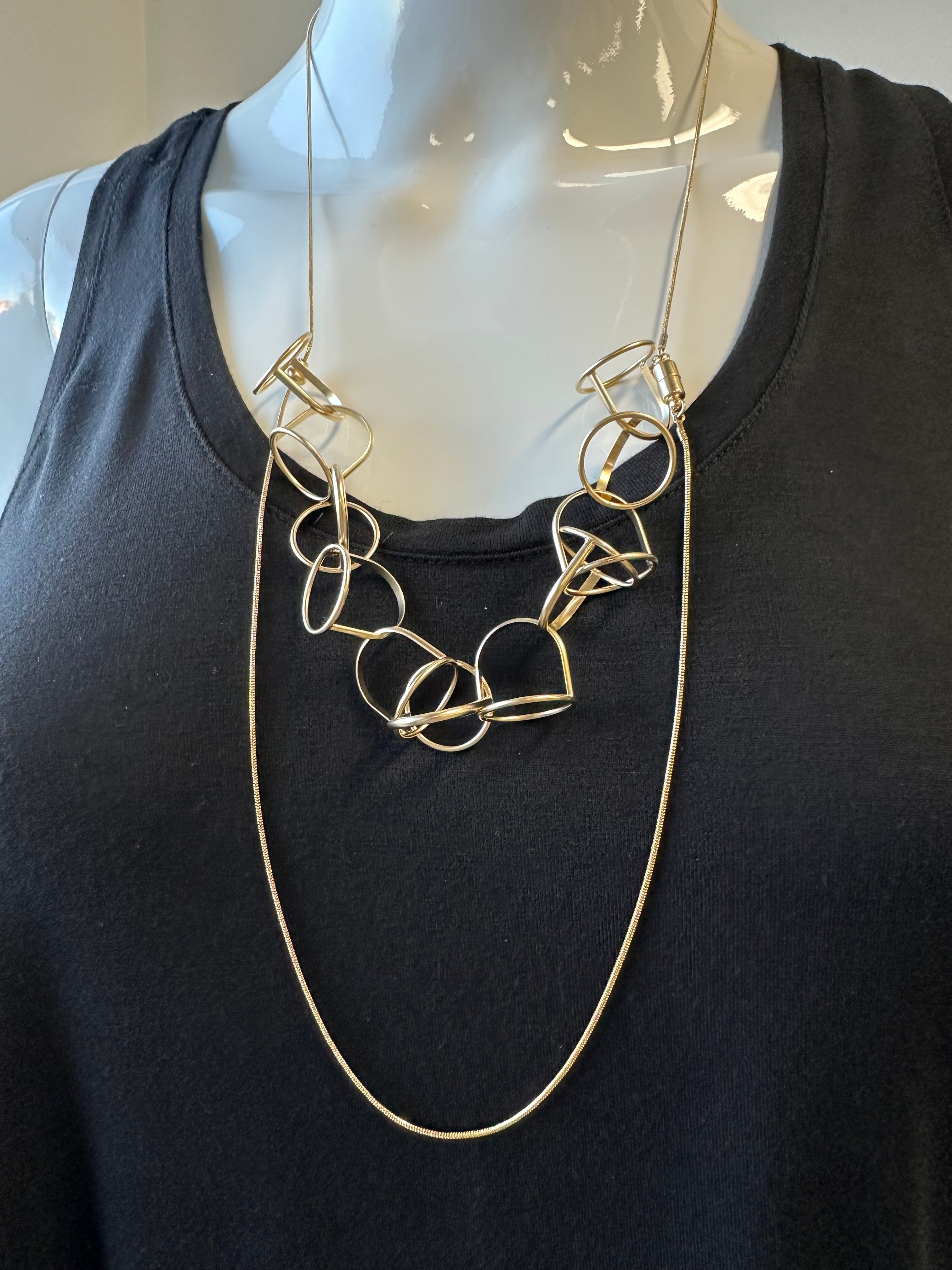 PURSUITS LOOPS NECKLACE