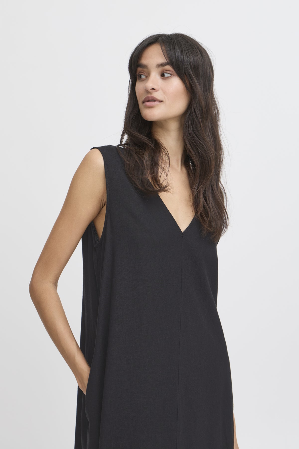 B YOUNG BYFALAKKA V SLEEVELESS DRESS