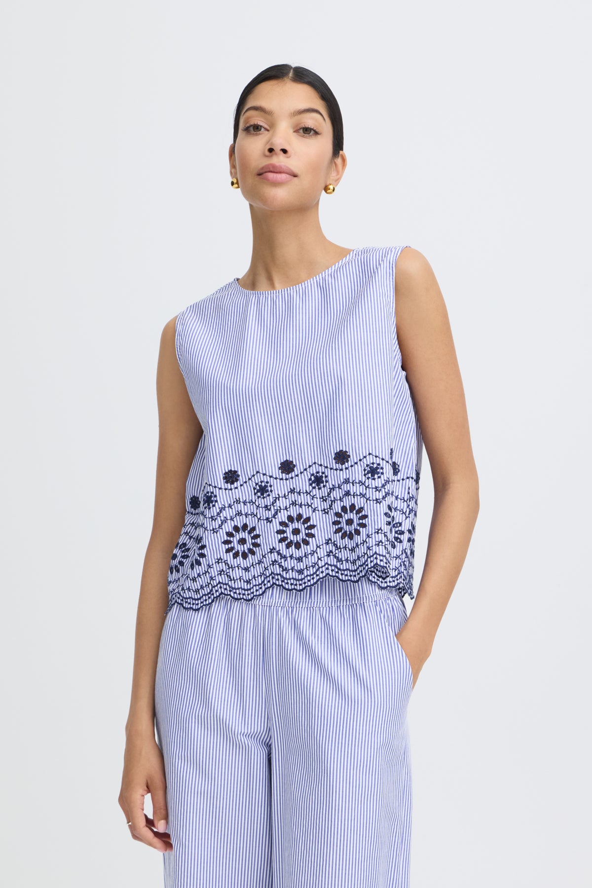 B YOUNG BYINZI TOP