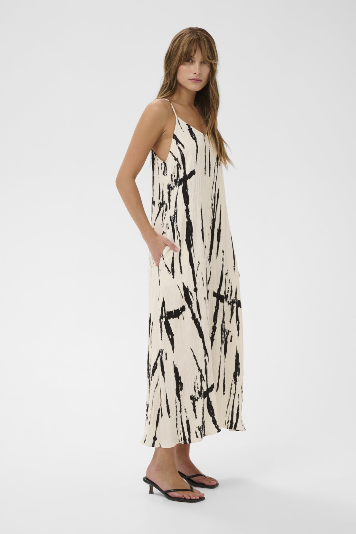 CULTURE CUORA STRAP MAXI DRESS
