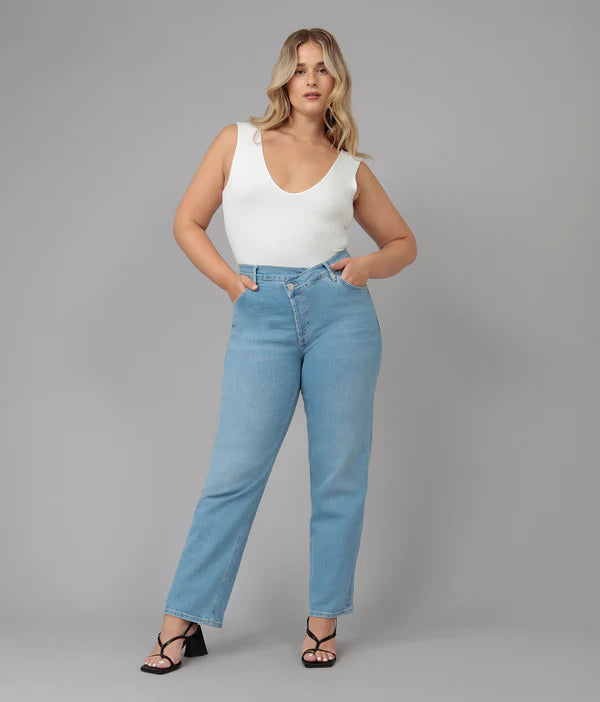 LOLA JEANS HIGH RISE CROSSOVER BAKER JEANS