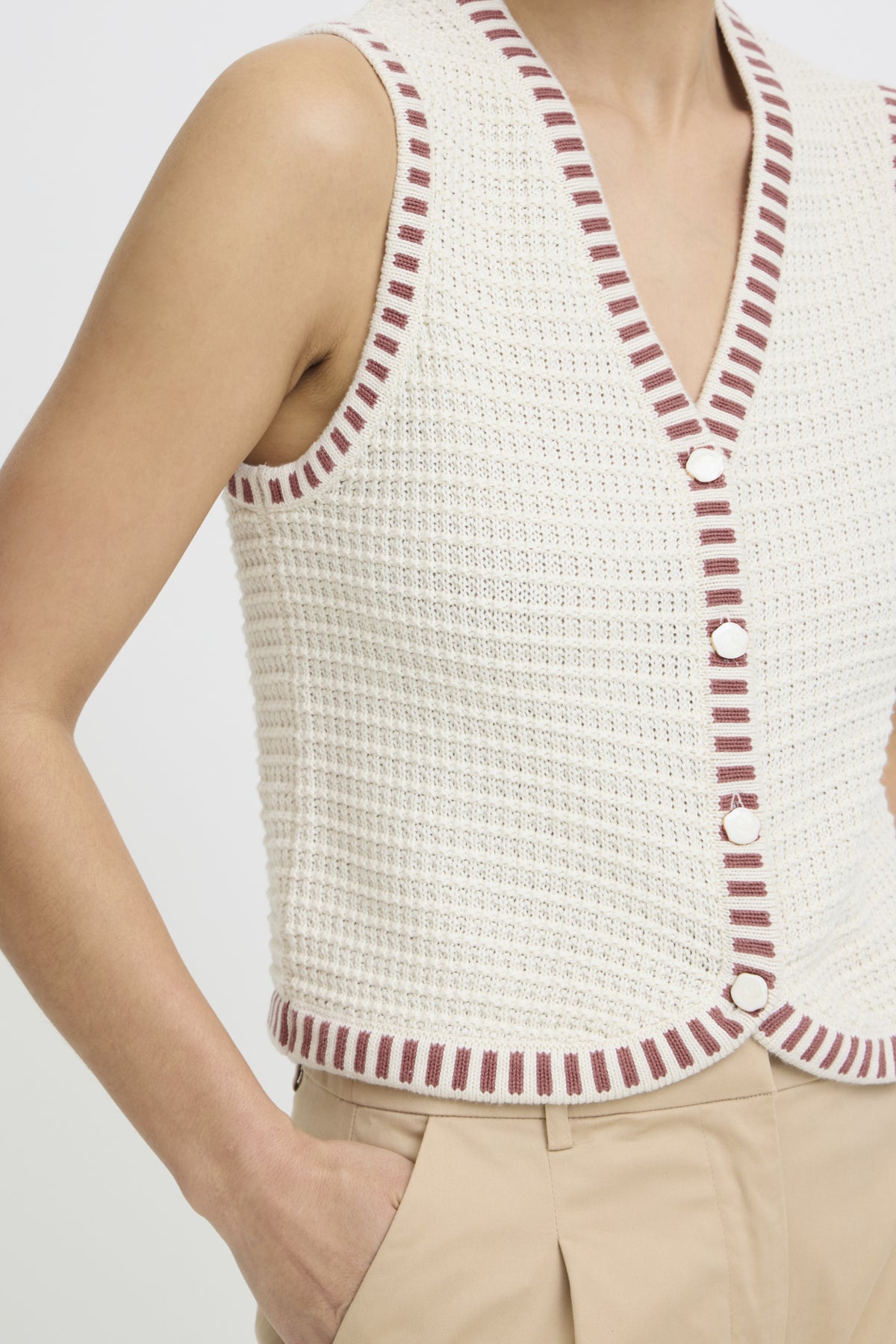 B YOUNG BYMIKALA SHORT VEST