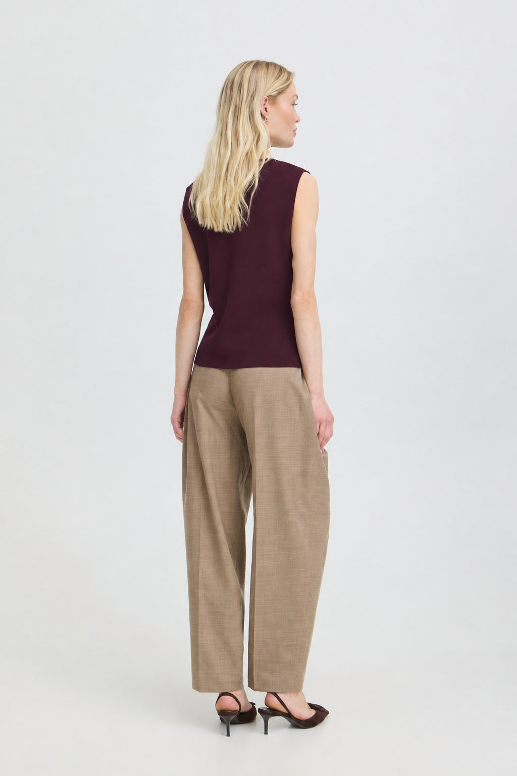 B YOUNG BYOTARI VEST TOP