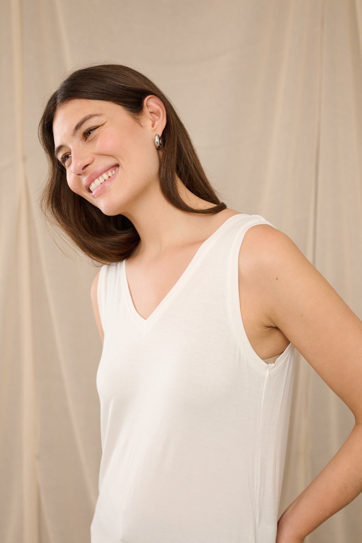 CULTURE CUPOPPY V/O NECK TANK TOP