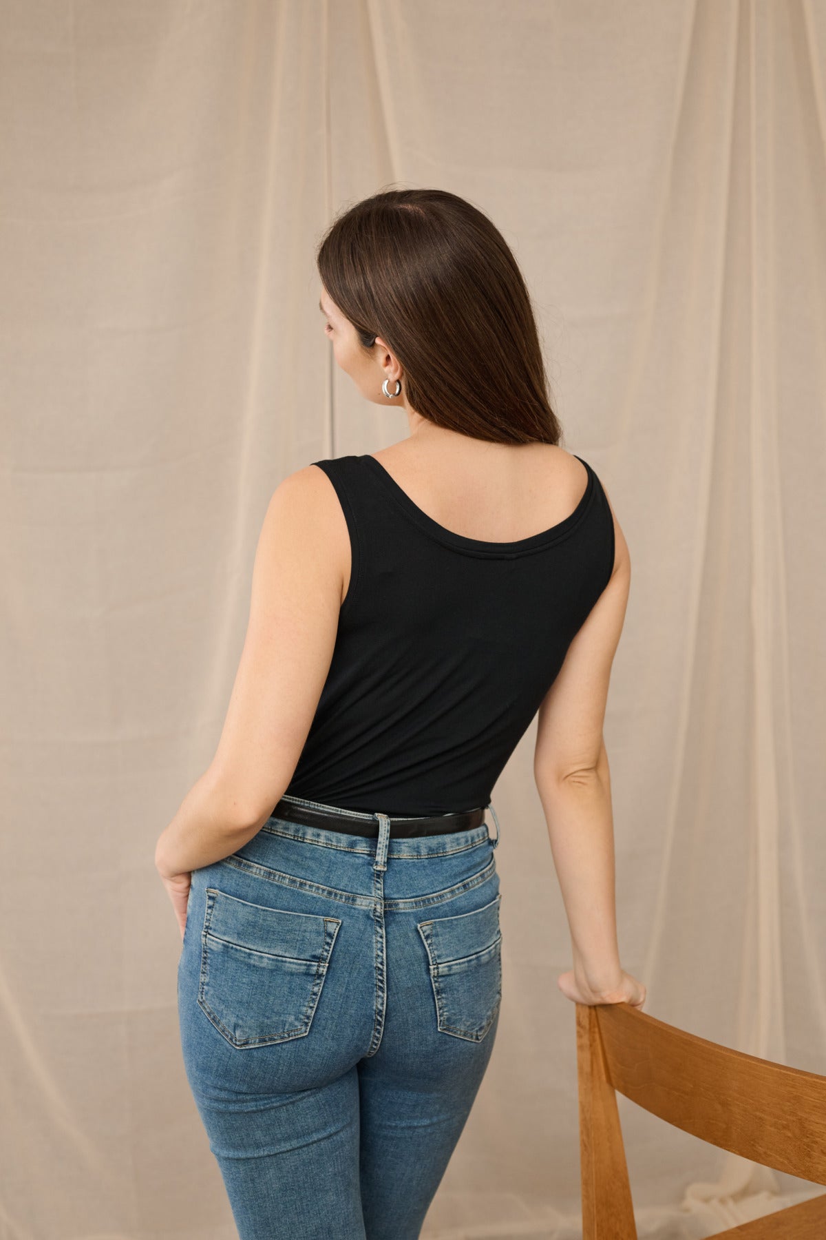 CULTURE CUPOPPY V/O NECK TANK TOP