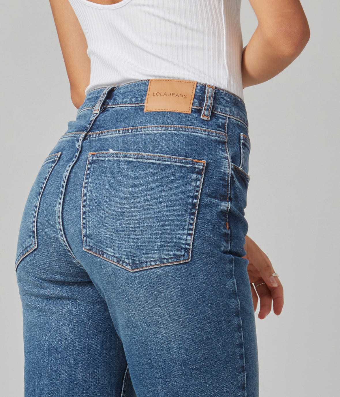 LOLA JEANS DENVER HIGH RISE STRAIGHT LEG 28 INSEAM