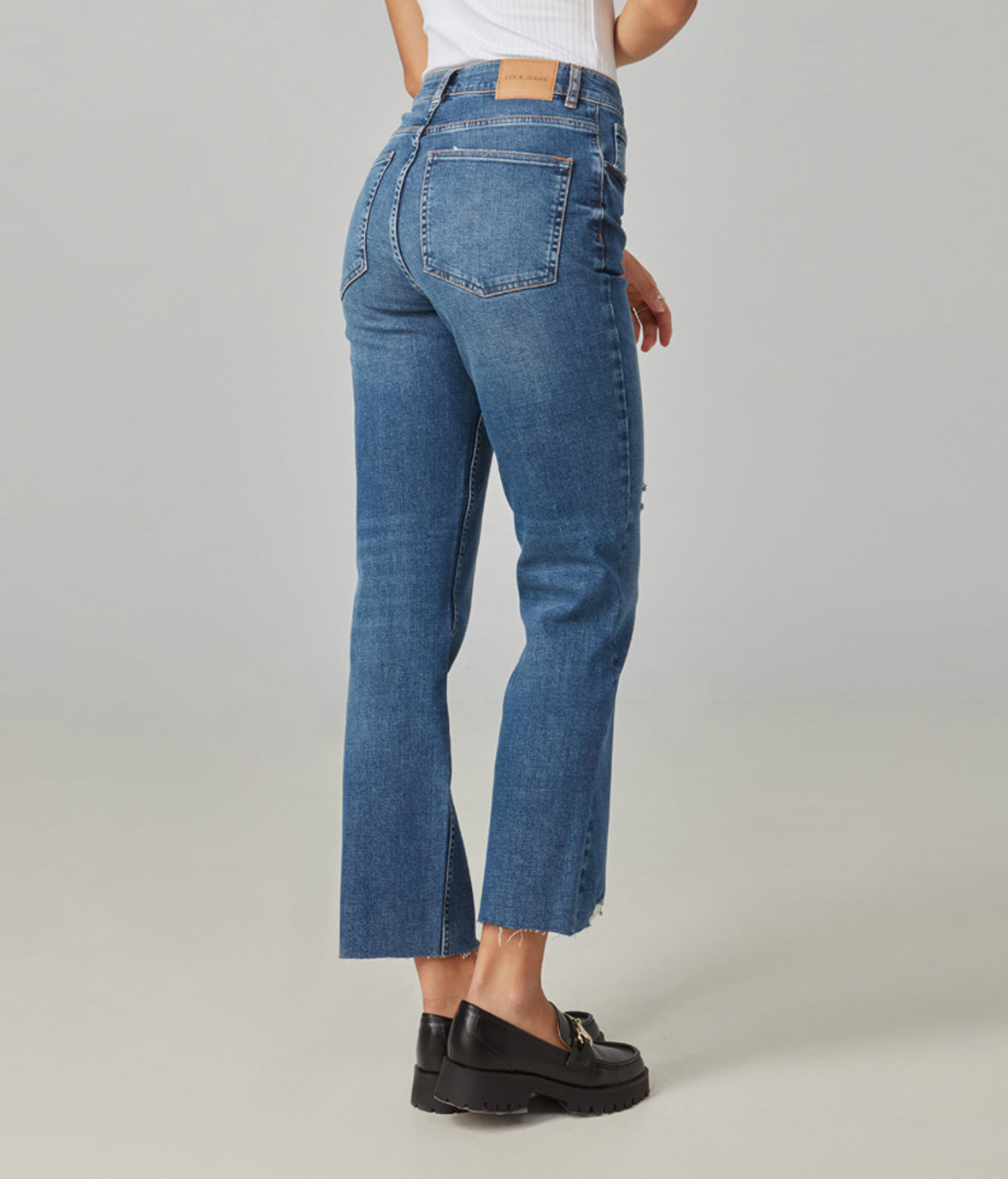 LOLA JEANS DENVER HIGH RISE STRAIGHT LEG 28 INSEAM