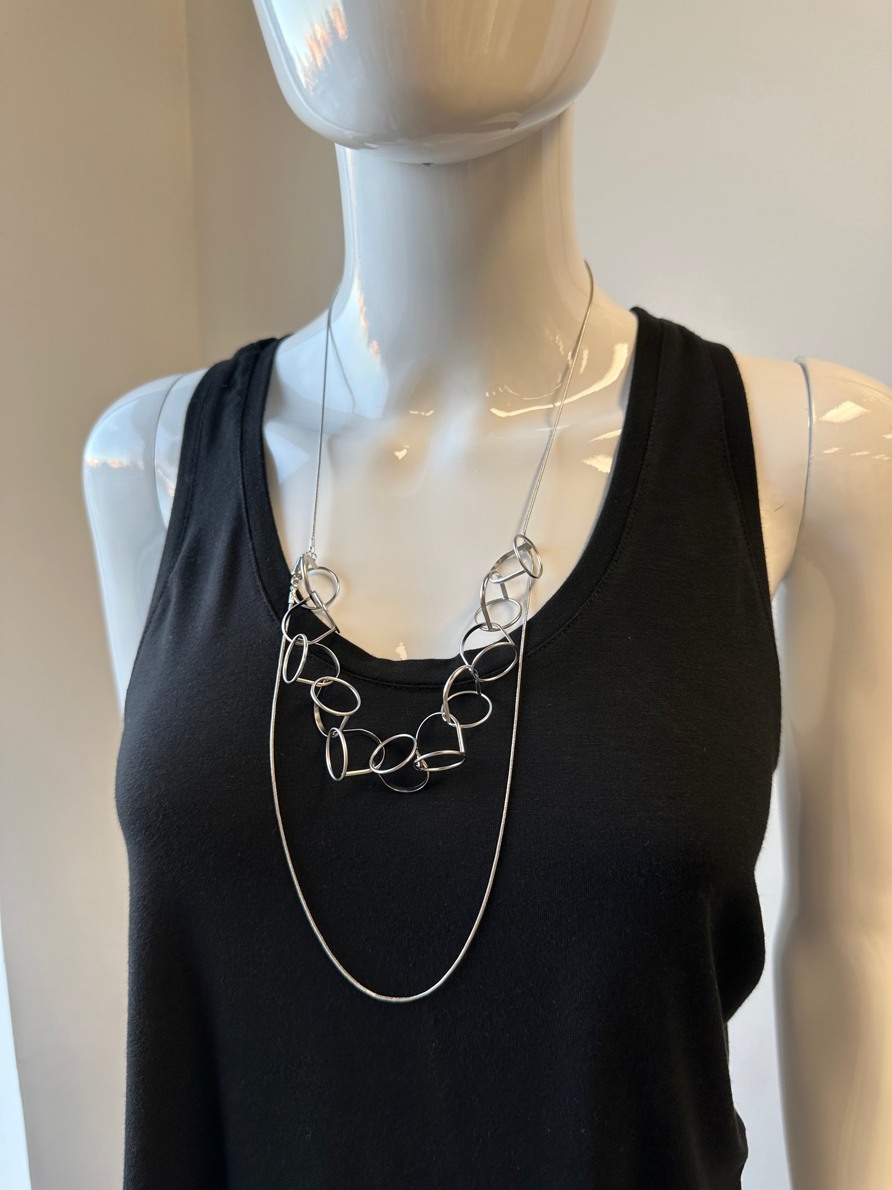 PURSUITS LOOPS NECKLACE