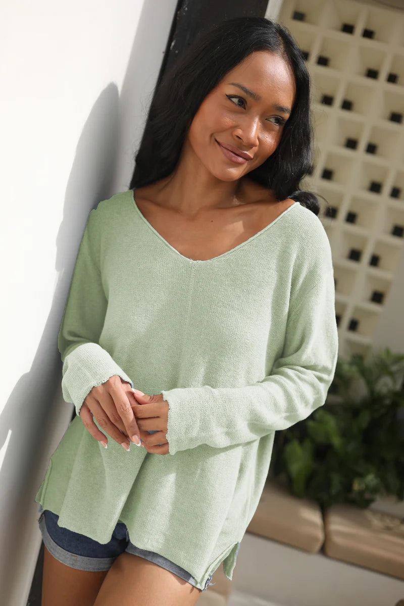 ECHO VERDE BEACHY V NECK SWEATER