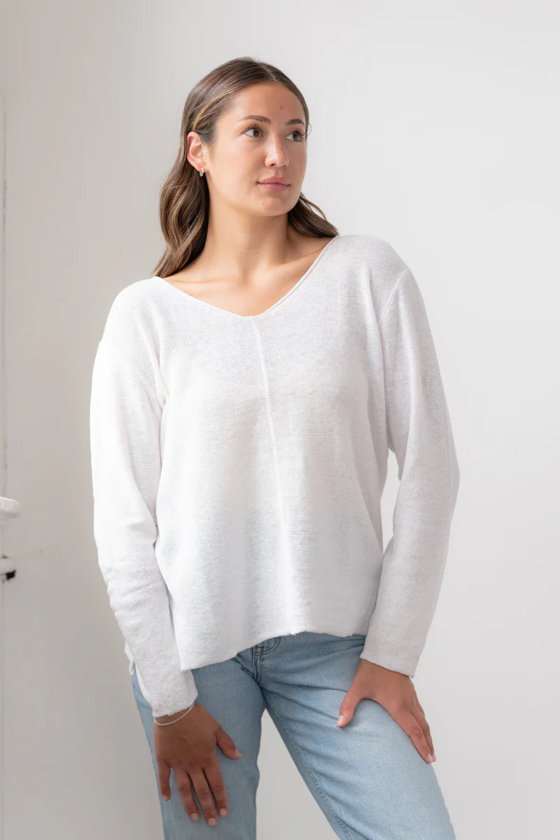 ECHO VERDE BEACHY V NECK SWEATER