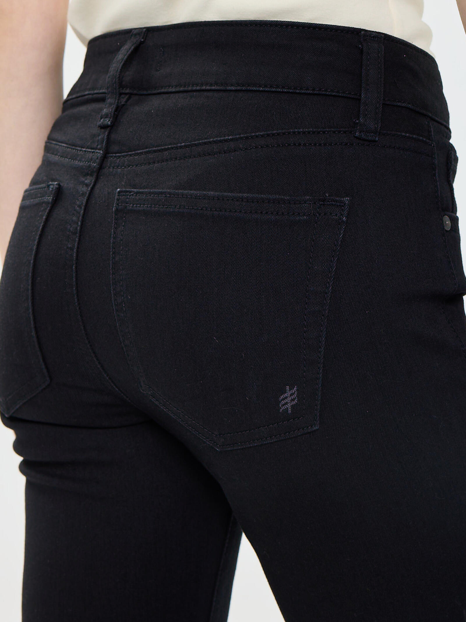 SILVER JEANS BLACK AVERY TROUSER JEAN