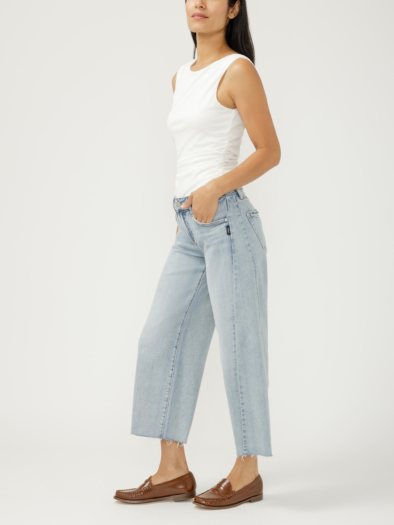 SILVER JEANS SUKI MID RISE CROPPED WIDE LEG JEANS