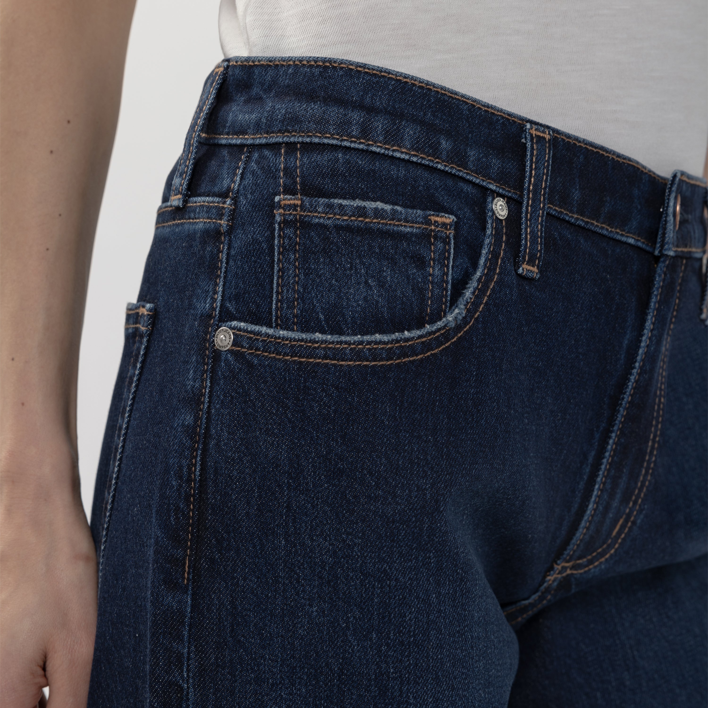 SILVER JEANS WILLOW RELAXED STRAIGHT LEG JEAN