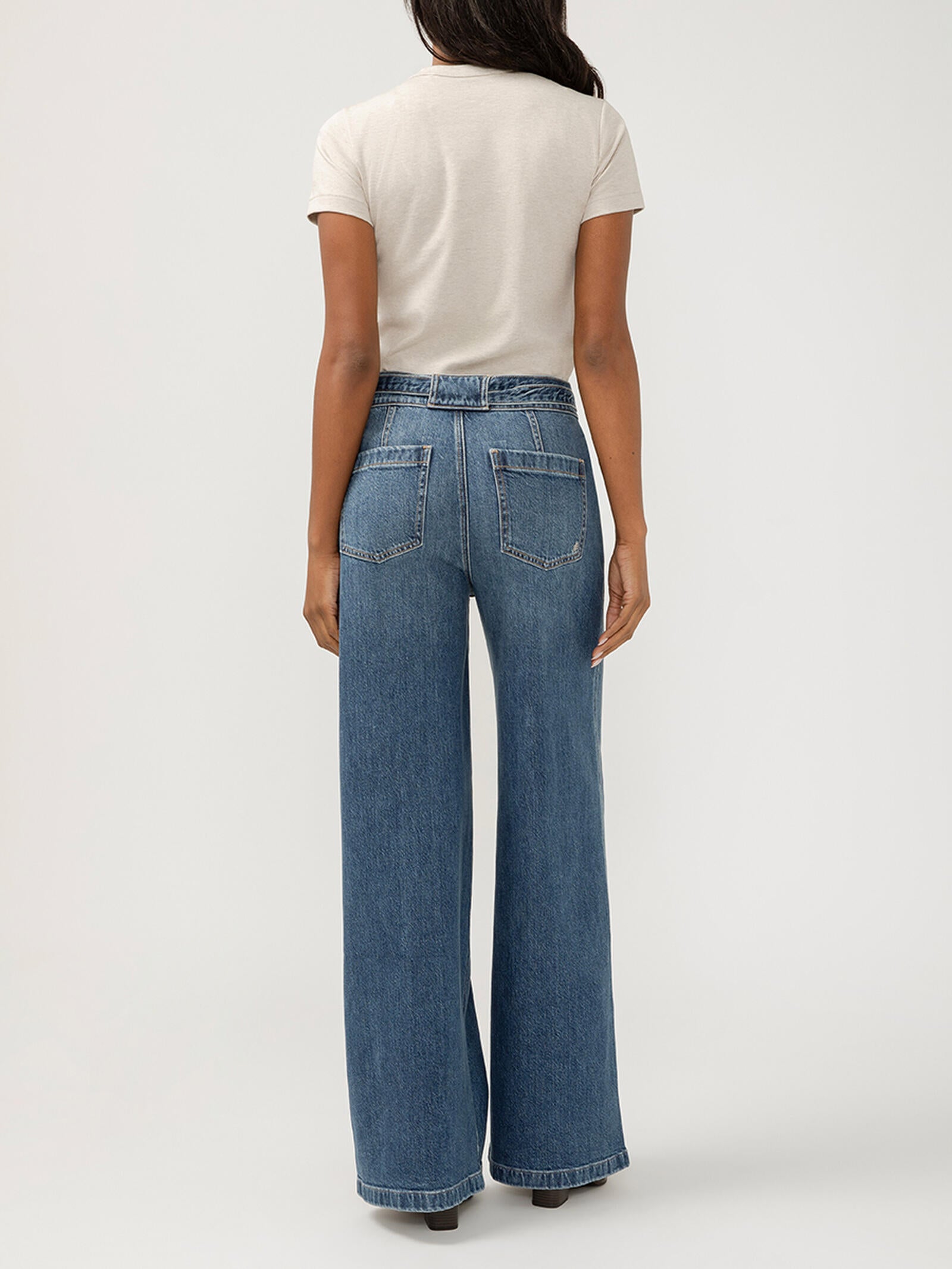 SILVER JEANS HIGHLY DESIREABLE HIGH RISE BELTED ULTRA WIDE LEG JEANS