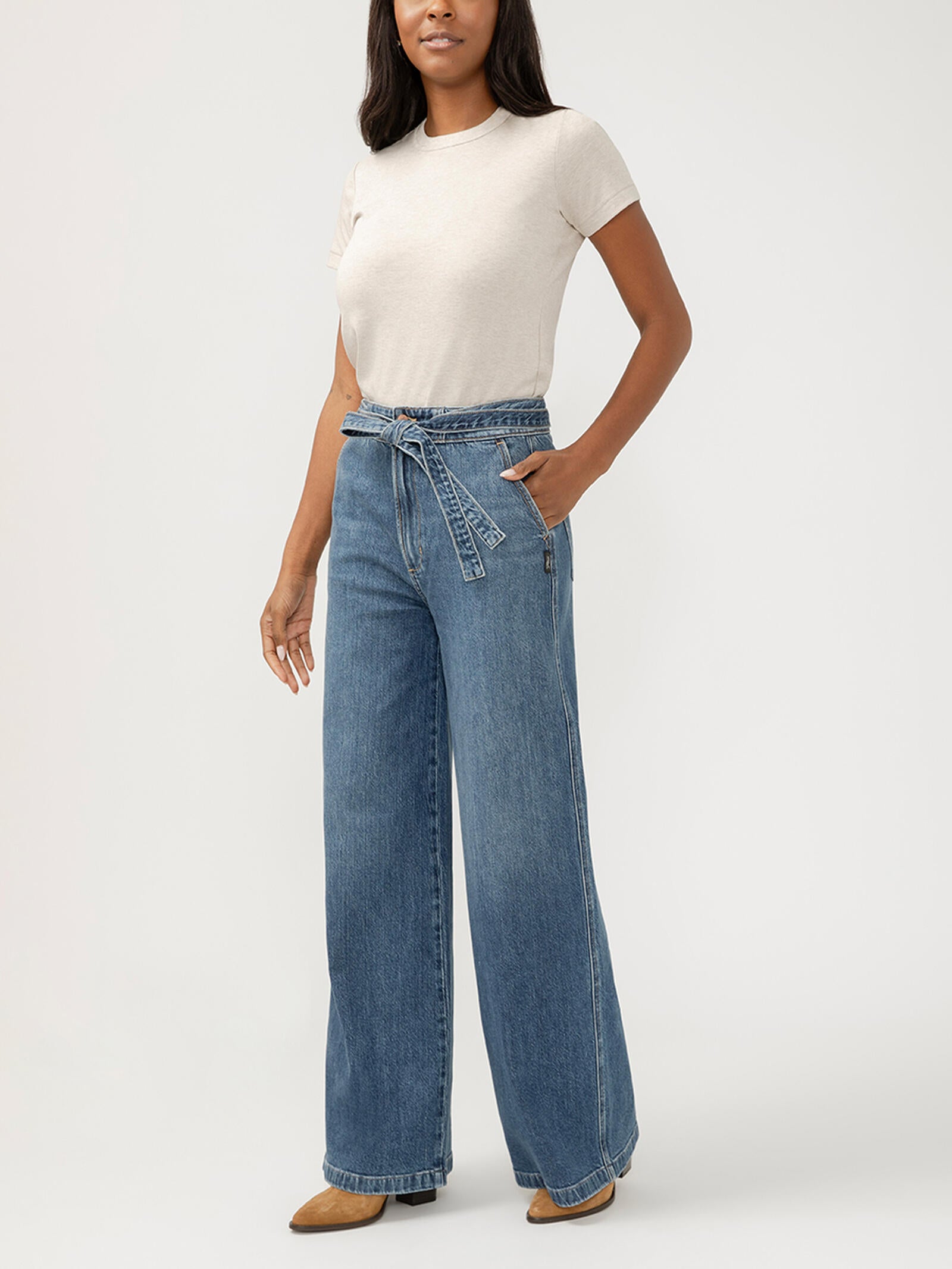 SILVER JEANS HIGHLY DESIREABLE HIGH RISE BELTED ULTRA WIDE LEG JEANS
