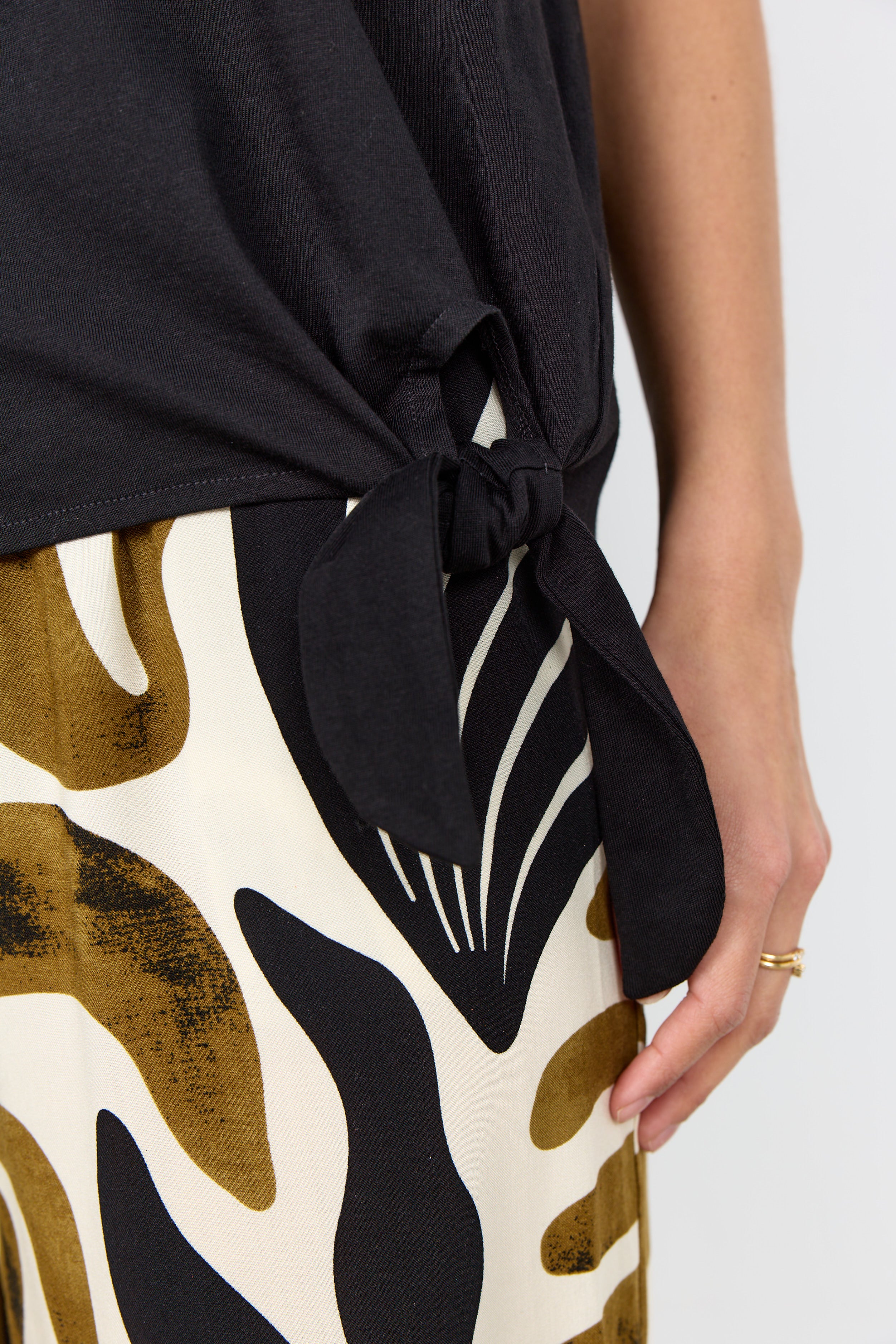 SOYA CONCEPT DERBY SIDE TIE COTTON TANK TOP