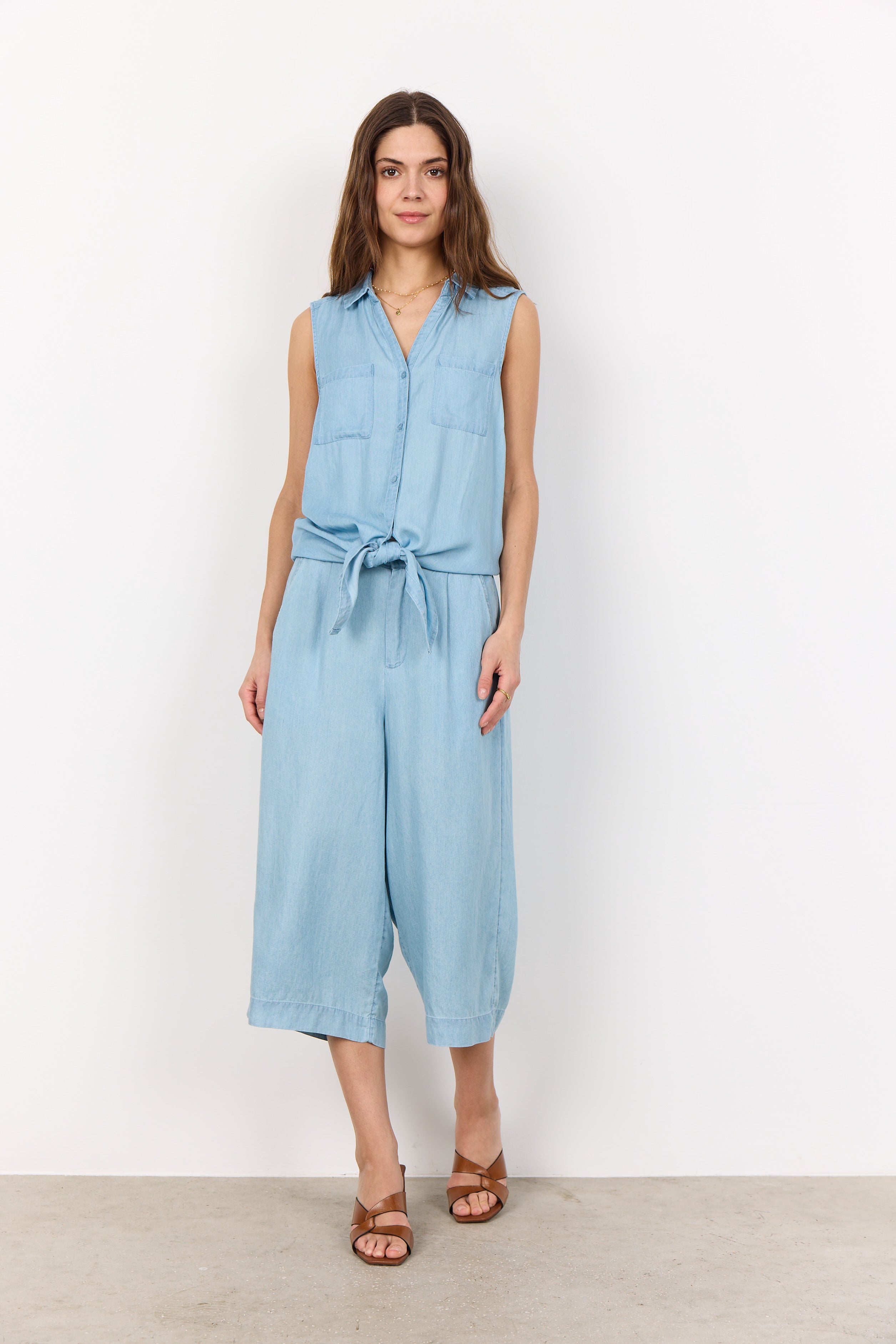SOYA CONCEPT LIV SLEEVELESS BUTTON UP TOP