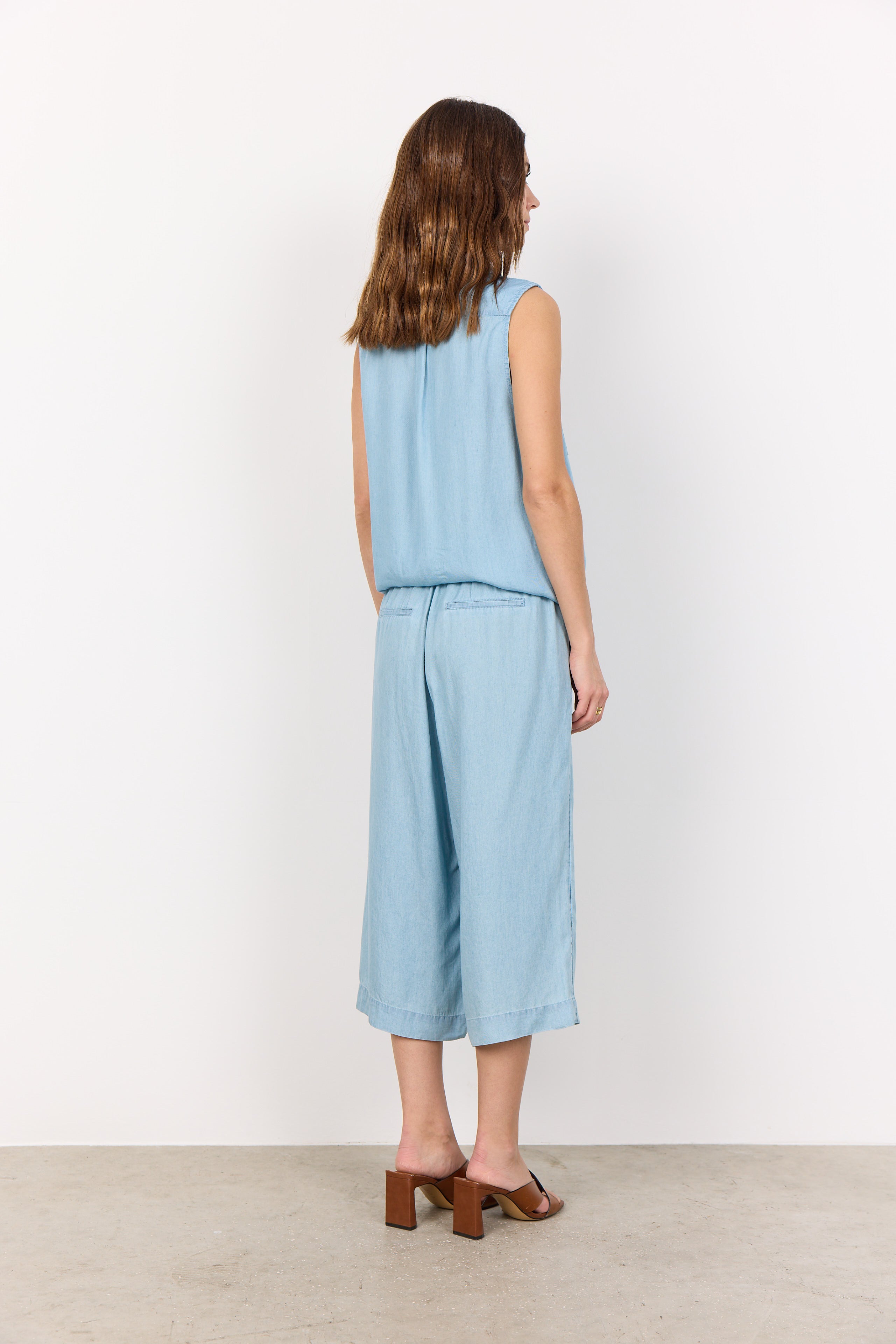 SOYA CONCEPT LIV SLEEVELESS BUTTON UP TOP