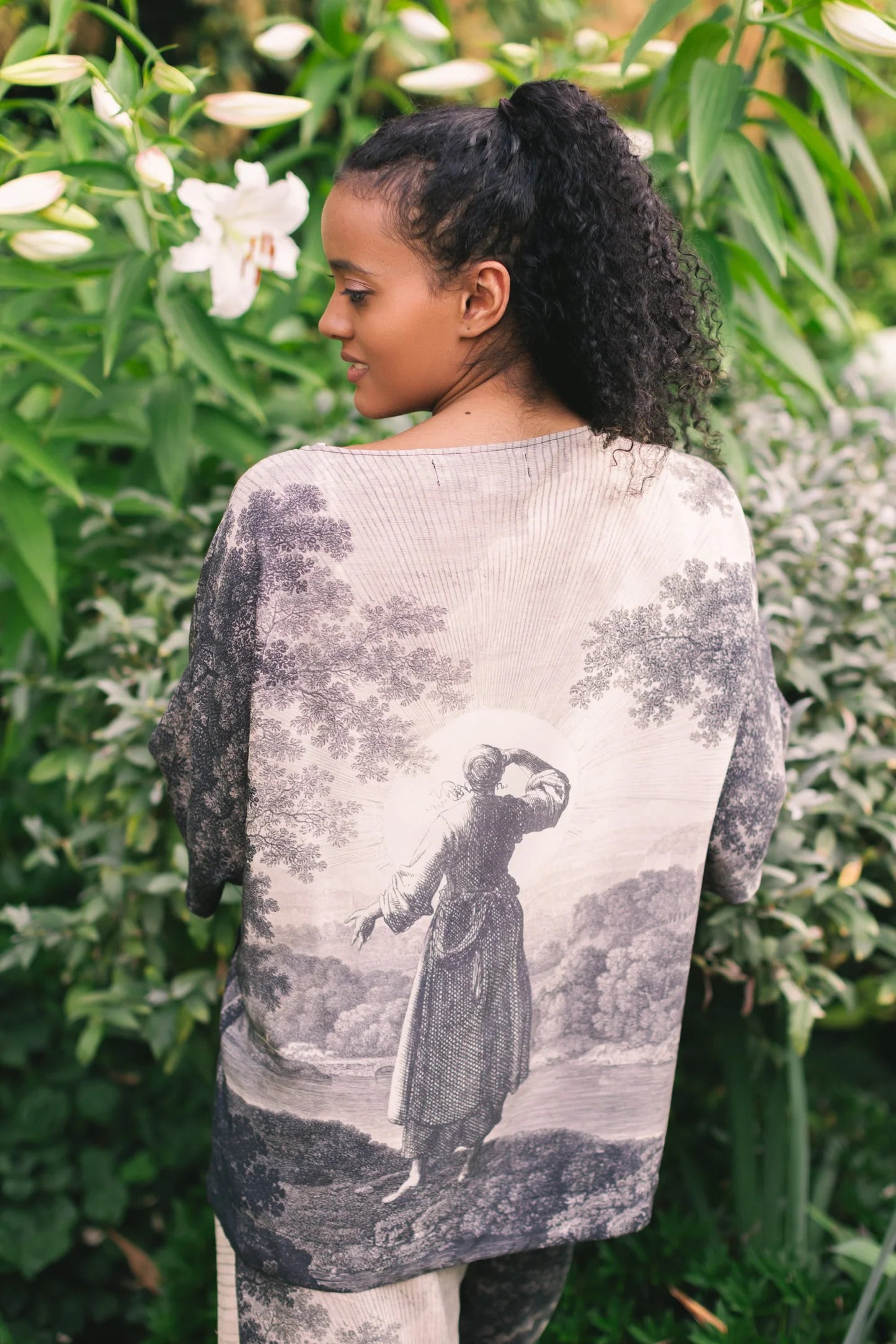 MARKET OF STARS STILL I RISE TEE